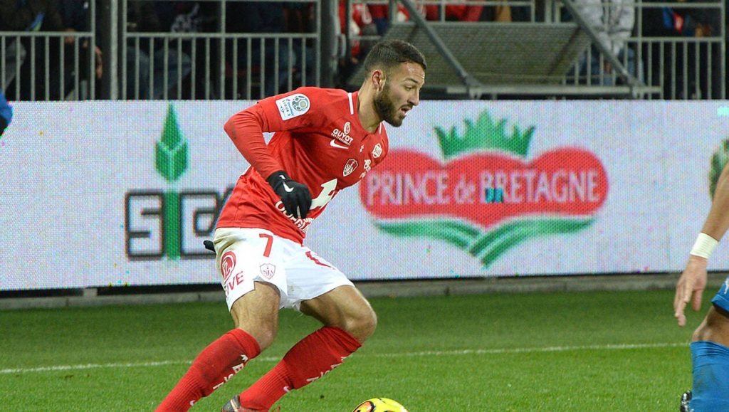 MFAHAMU MCHEZAJI WA ALGERIA ALIYETUPWA NJE AFCON SABABU YA KUONESHA MAKALI NJE