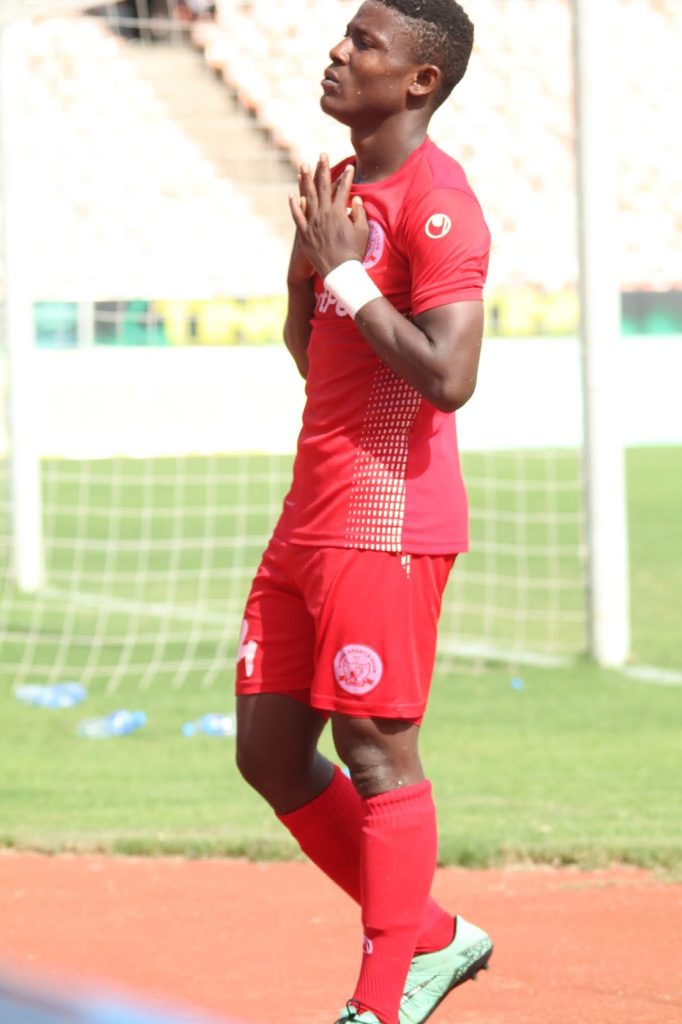 NYOTA HAWA WATATU KIKOSI CHA KWANZA SIMBA WAMSHANGAZA MBELEGIJI
