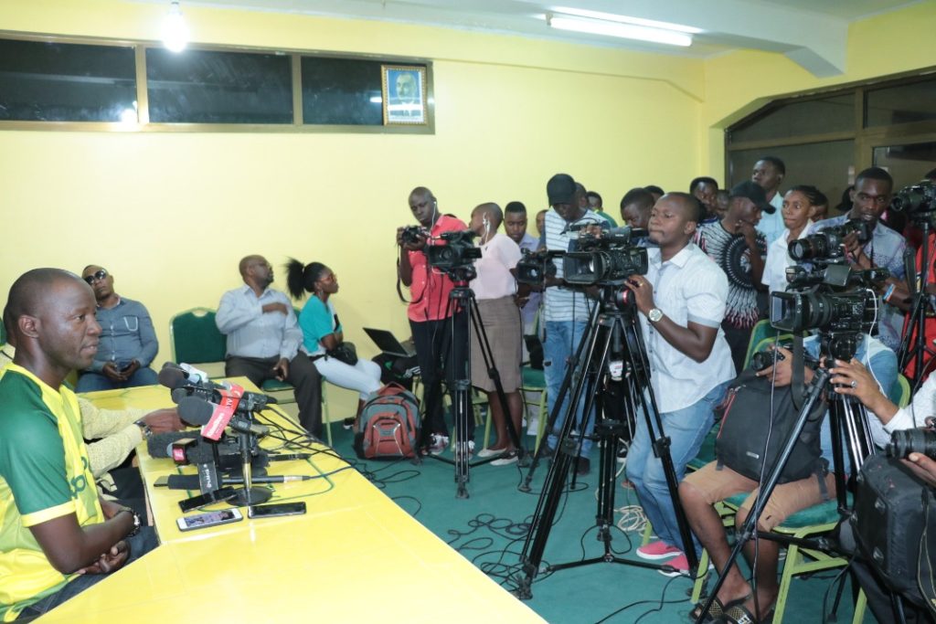KUBWA KULIKO NI YA KIBABE, MOJA KWA MOJA LITARUSHWA NA AZAM TV