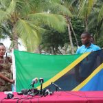 SERIKALI YAIPA BARAKA STARS, WAZIRI AIKABIDHI BENDERA