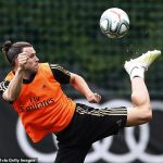 HUYU NDIYE MCHEZAJI WA KWANZA KUFUTA MACHOZI YA KIPA WA LIVERPOOL