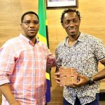 MAKONDA AMKABIDHI JUMA KASEJA MILIONI ZAKE 10 KAMA ALIVYOAHIDI