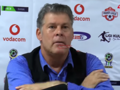 KOCHA YANGA ADAI KULIKUWA NA HARUFU ISIYOFAA VYUMBANI