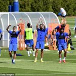 WACHEZAJI WA CHELSEA KUWEKEWA MSOSI KWENYE GARI