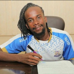 YANGA YAPOTEZWA NA AZAM FC KWA KIUNGO FUNDI AWESUAWESU ASAINI MIAKA MIWILI