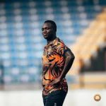 BAADA YA KUONA MAMBO MAGUMU KWA WAARABU…ADEBAYOR AANZA KUJISOGEZA SIMBA KIAINA…