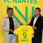 HUYU HAPA DOGO MTZ ALIYEPATA SHAVU LA KUCHEZA LIGI MOJA NA MESSI WA PSG…