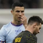 PAMOJA NA KUFUNGWA….RONALDO AMFANYIA KITU MBAYA MESSI UWANJANI…