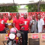 WALIOTUSUA NA MERIDINABET WAKABIDHIWA ZAWADI ZAO….MWAMBA KASHINDA BODABODA KIULAINII…