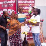 WAKATI AWESU WA KMC ‘AKIENJOY’ NA JAMII….NA WEWE VUTA MTONYO KUTOKA MERIDIANBET…