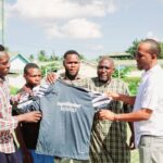 MERIDIANBET WAZIDI KUFANYA MAAJABU SOKA LA BONGO…WAMWAGA VIFAA VYA MICHEZO MABIBO..