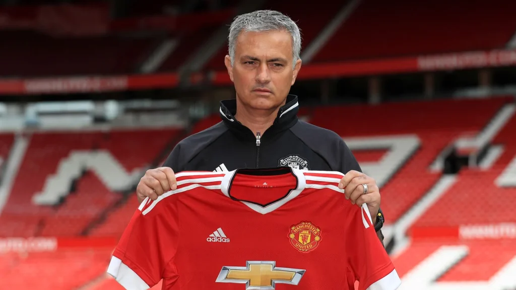 MOURINHO AVUNJA UKIMYA AWACHANA MAN U..."SIKUPEWA SAPOTI NA UONGOZI...AMEONGEA HAYA