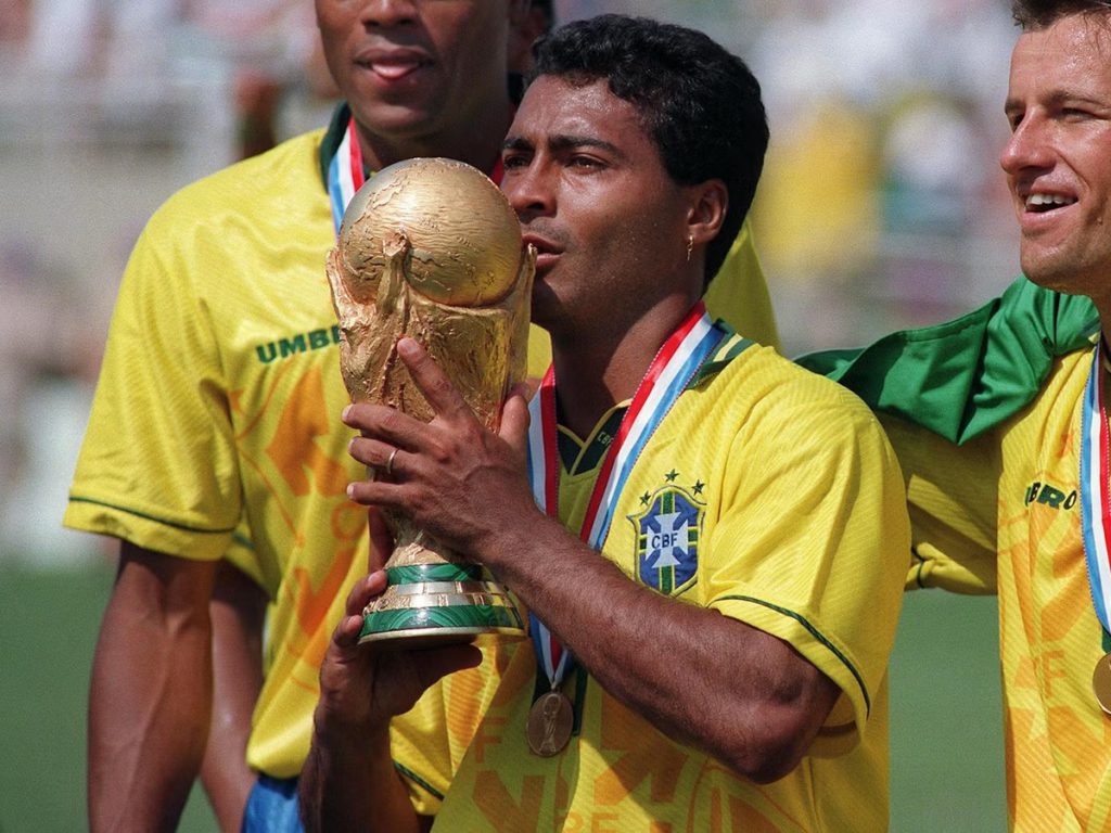 NYOTA WA BRAZIL AREJEA UWANJANI AKIWA NA MIAKA 58…MNAOSEMA SAIDO MZEE MPO WAPI?