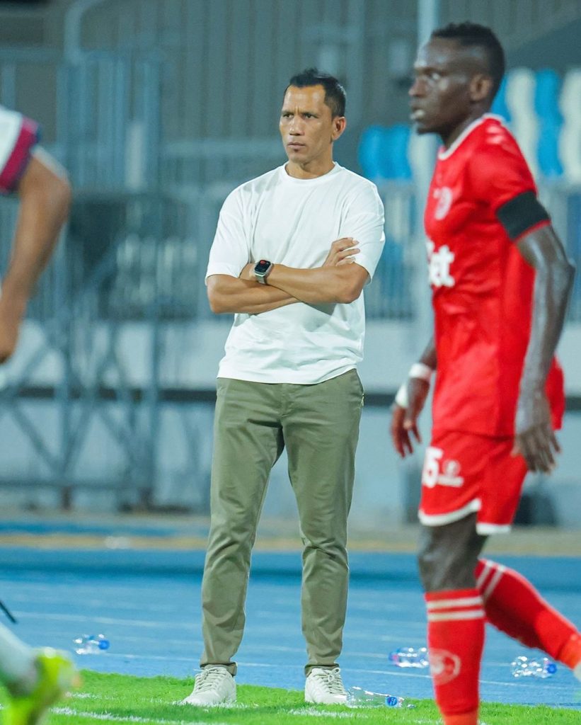 KOCHA WA  SIMBA ATAJA LENGOLA KAMBI YA SIMBA