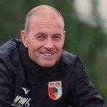 KOCHA WA AUGSBURG AICHAMBUA YANGA…ATAJA MASTAA.