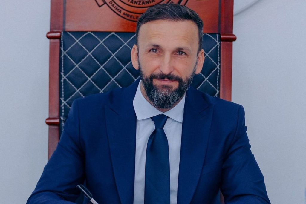 BAADA YA KUMALIZANA NA KOCHA MPYA….YANGA WAAHAMISHIA HASIRA KWA ‘WARABU WEUSI’..