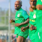 KOCHA YANGA ‘ANUKIA’ AZAM FC…..NDIYE ‘ALIYEWAPIKA’ PACOME NA AZIZ KI….