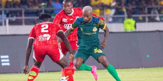 MASHABIKI WALITUPA LA KUJIVUNIA KARIAKOO DABI