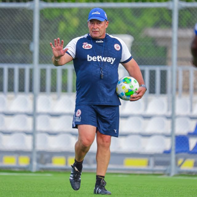 SIMBA YAZIDI KUIMARISHA ULINZI, KUEPUKA KUFUNGWA KIZEMBE