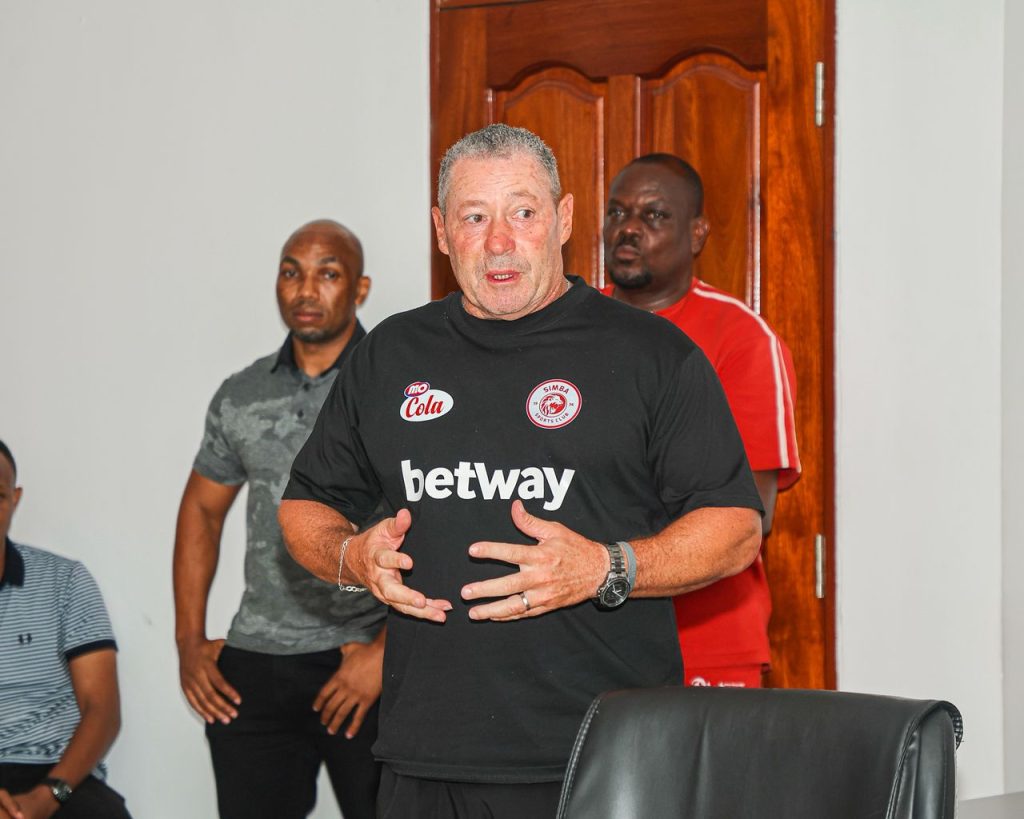 BARKER AIGEUZA SIMBA JESHI LA KIVITA, KILA MCHEZAJI TISHIO