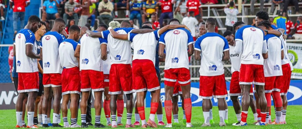 SIMBA YAPIGWA FAINI YA SH10 MILIONI WAMUZI WAFUNGIWA