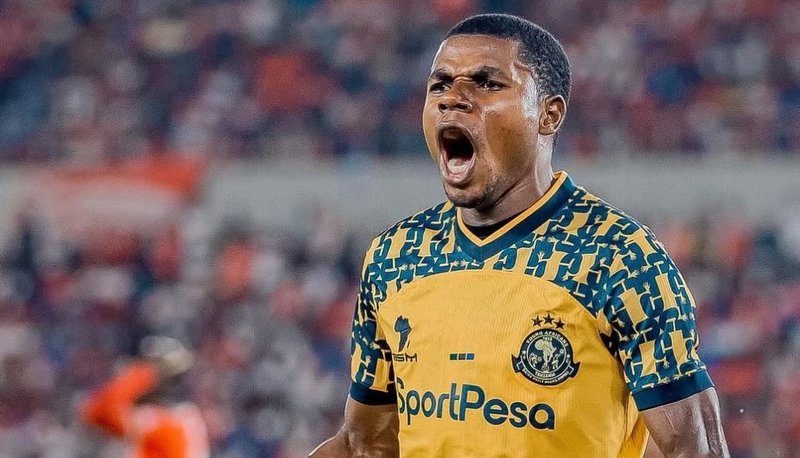 Maxi Nzengeli Yanga