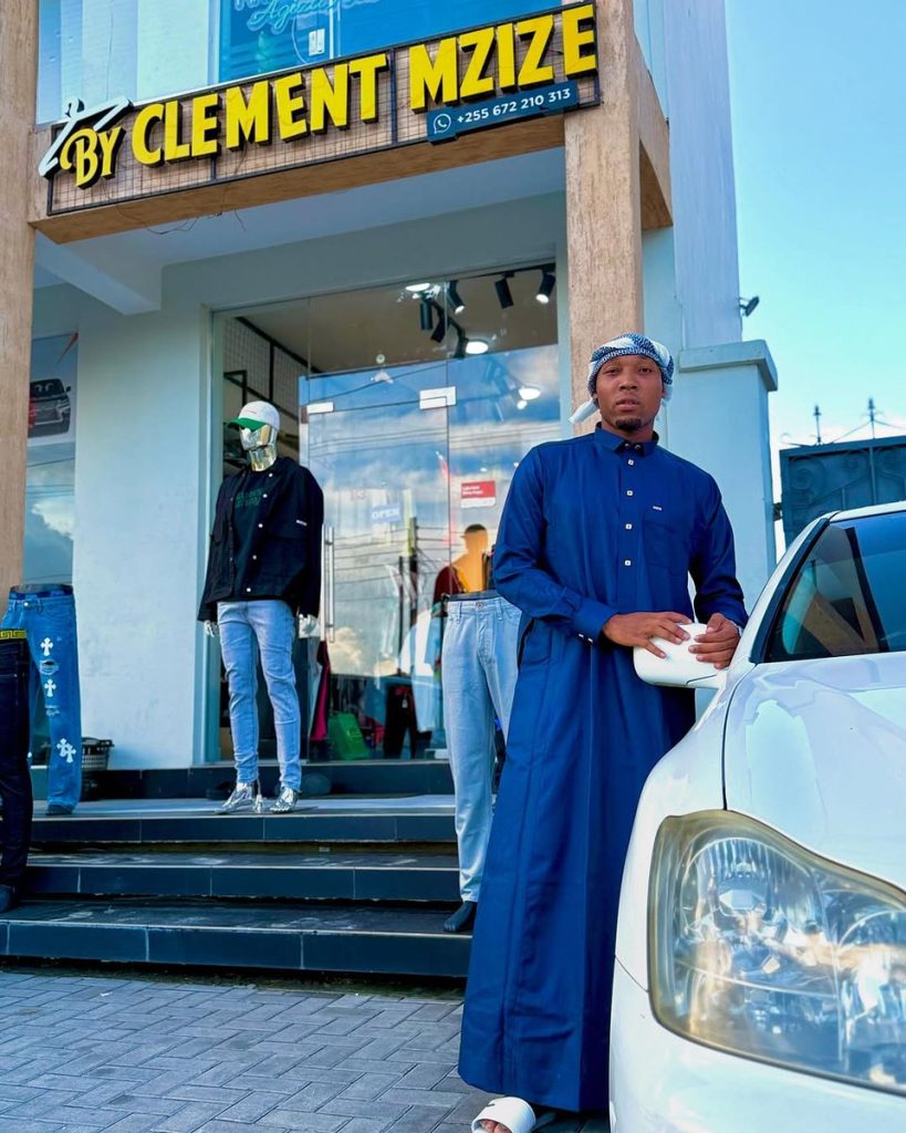 Maisha Ya Clement Mzize Nje Ya Uwanja: Duka, Hisa Na Mabilioni Ya Dili