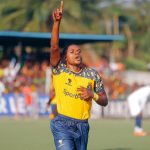 Maxi Nzengeli akiwa na jezi ya Yanga SC