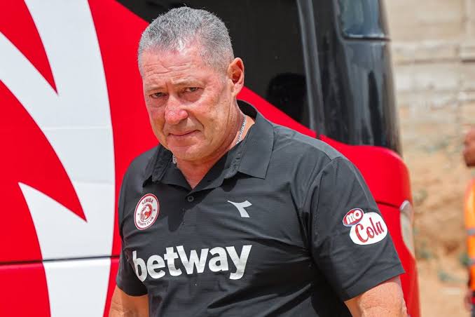 Simba SC Yageukia Kimataifa: Kocha Steve Barker Aweka Wazi Mipango ya Kuangamiza Mighty Wanderers Malawi
