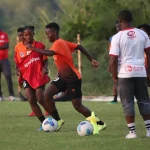 Wachezaji wa Simba Queens wakiwa mazoezini kabla ya fainali ya Ngao ya Jamii