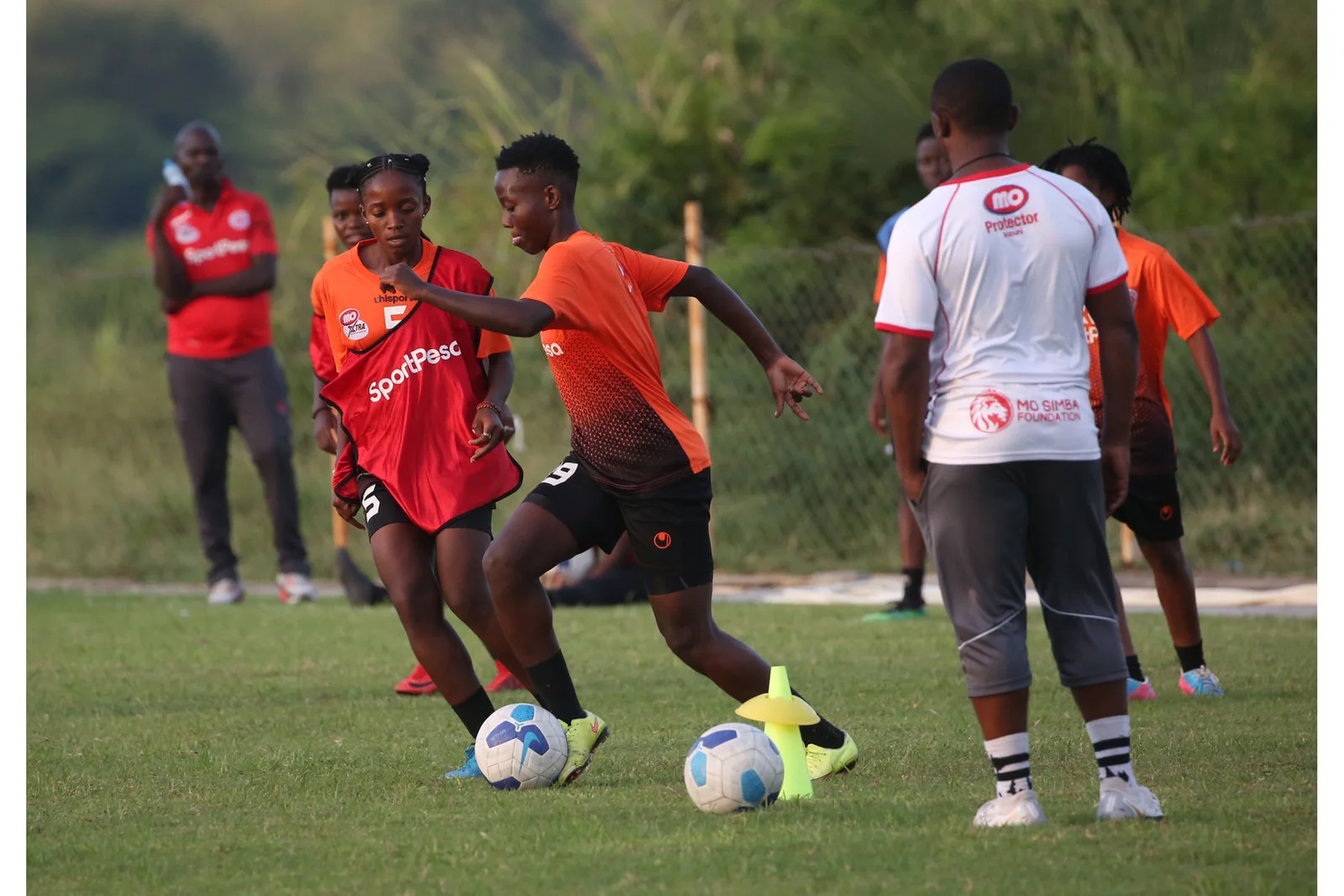 Wachezaji wa Simba Queens wakiwa mazoezini kabla ya fainali ya Ngao ya Jamii