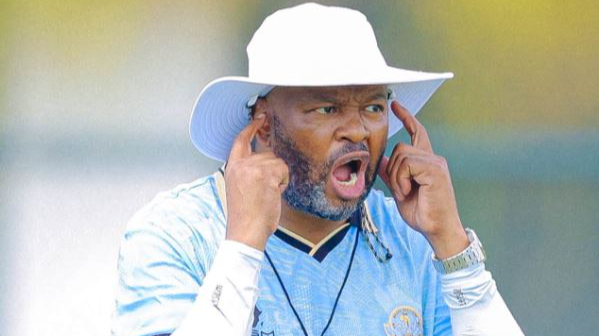 Yanga Yamtimua Kocha Mkuu Manqoba Mngqithi na Chyna Mokaila