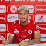Alichosema Kocha Steve Barker Baada ya Kiwango cha Kagoma Beki ya Kati Simba SC